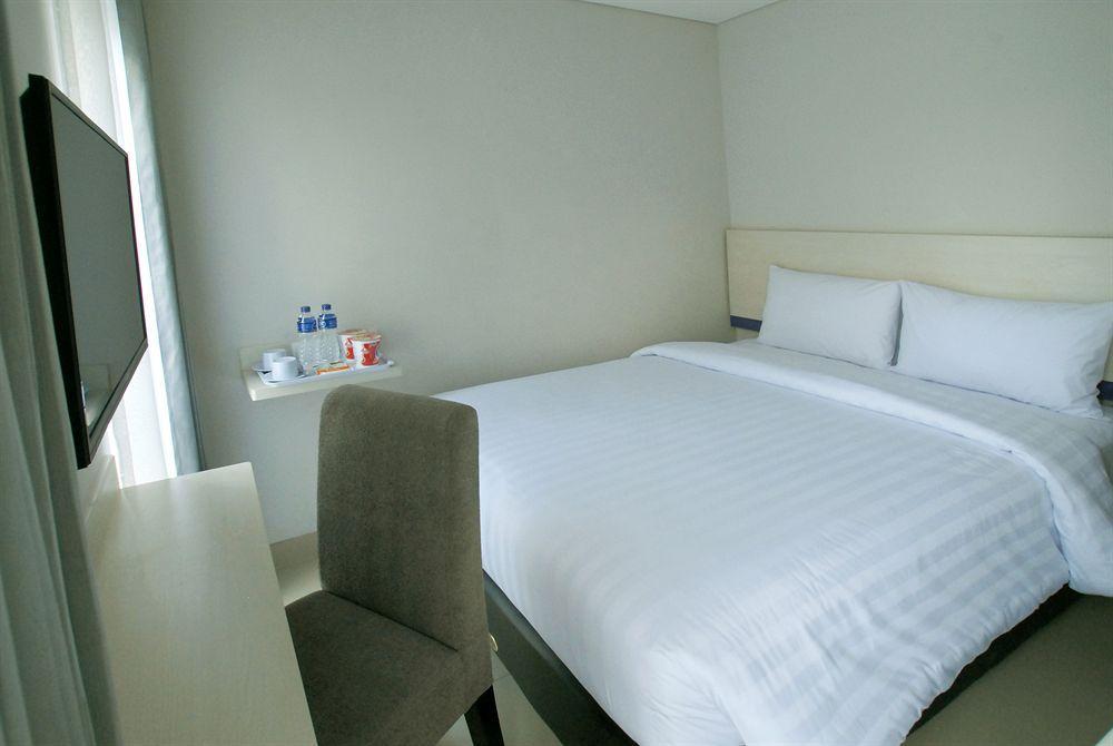 Vio Hotel Veteran Bandung Exterior foto