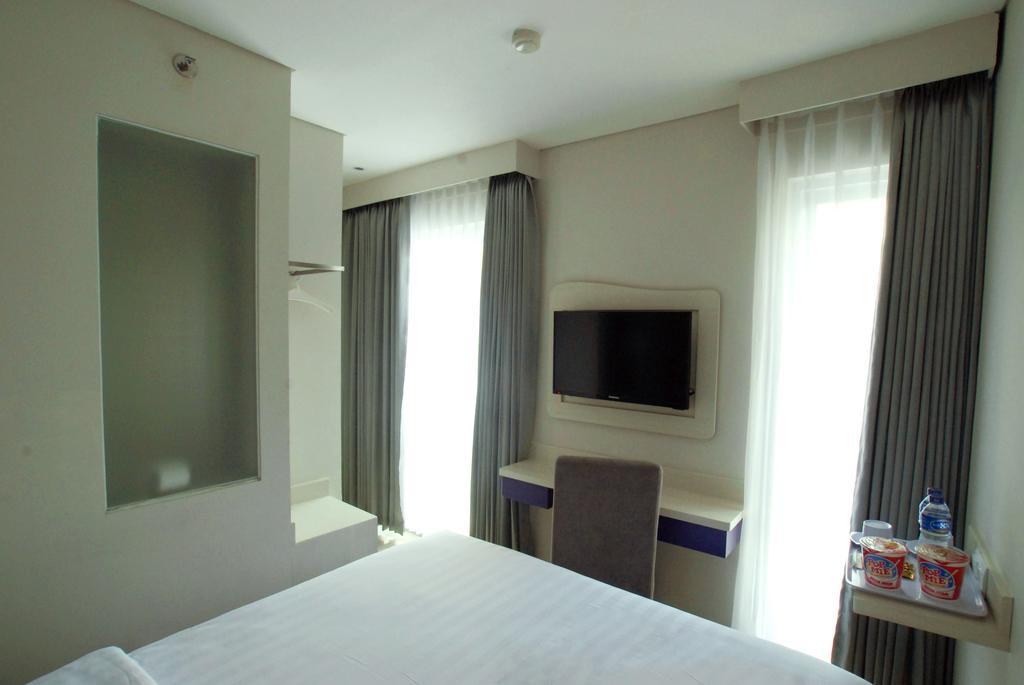 Vio Hotel Veteran Bandung Zimmer foto